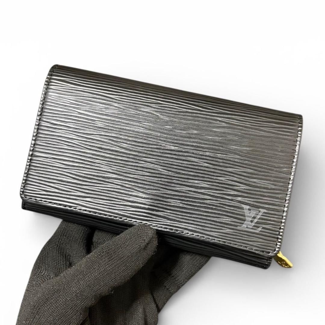 v85 トレゾール 二つ折り財布 エピ ルイヴィトン ノワール v85 トレゾール 二つ折り財布 エピ ルイヴィトン ノワール
