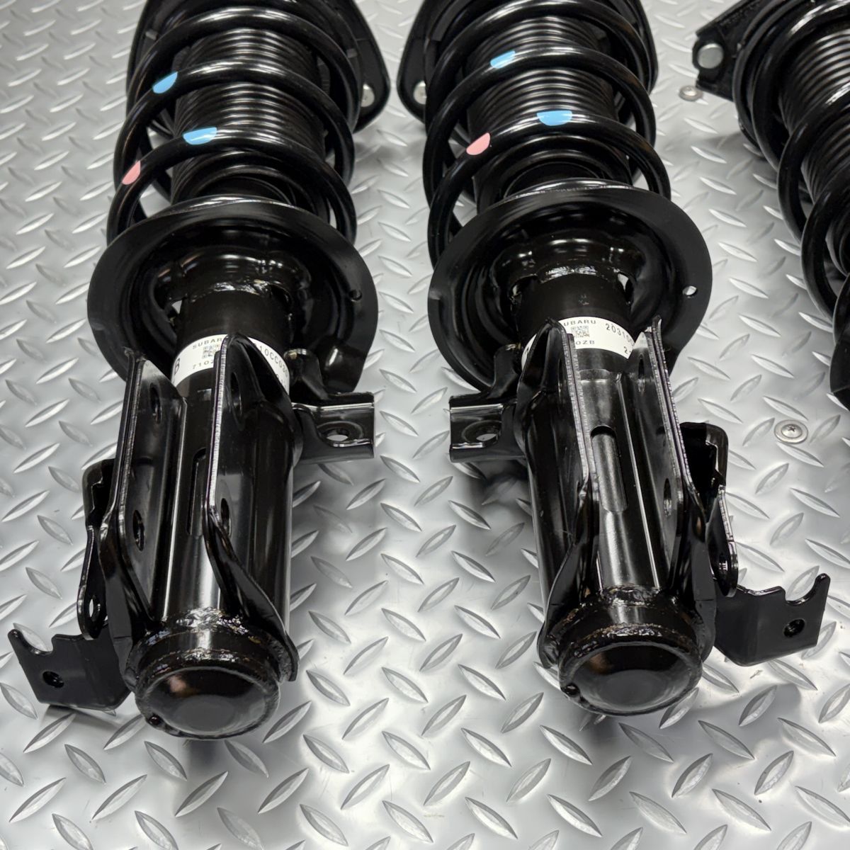 送料無料ZN8 トヨタ GR86 純正 サスキット 品番20310CC020/20310CC030