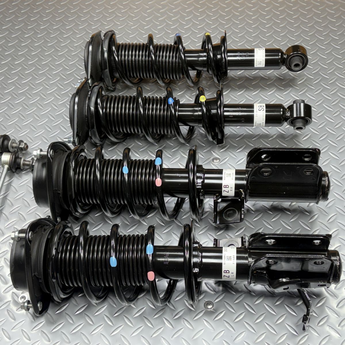 送料無料ZN8 トヨタ GR86 純正 サスキット 品番20310CC020/20310CC030