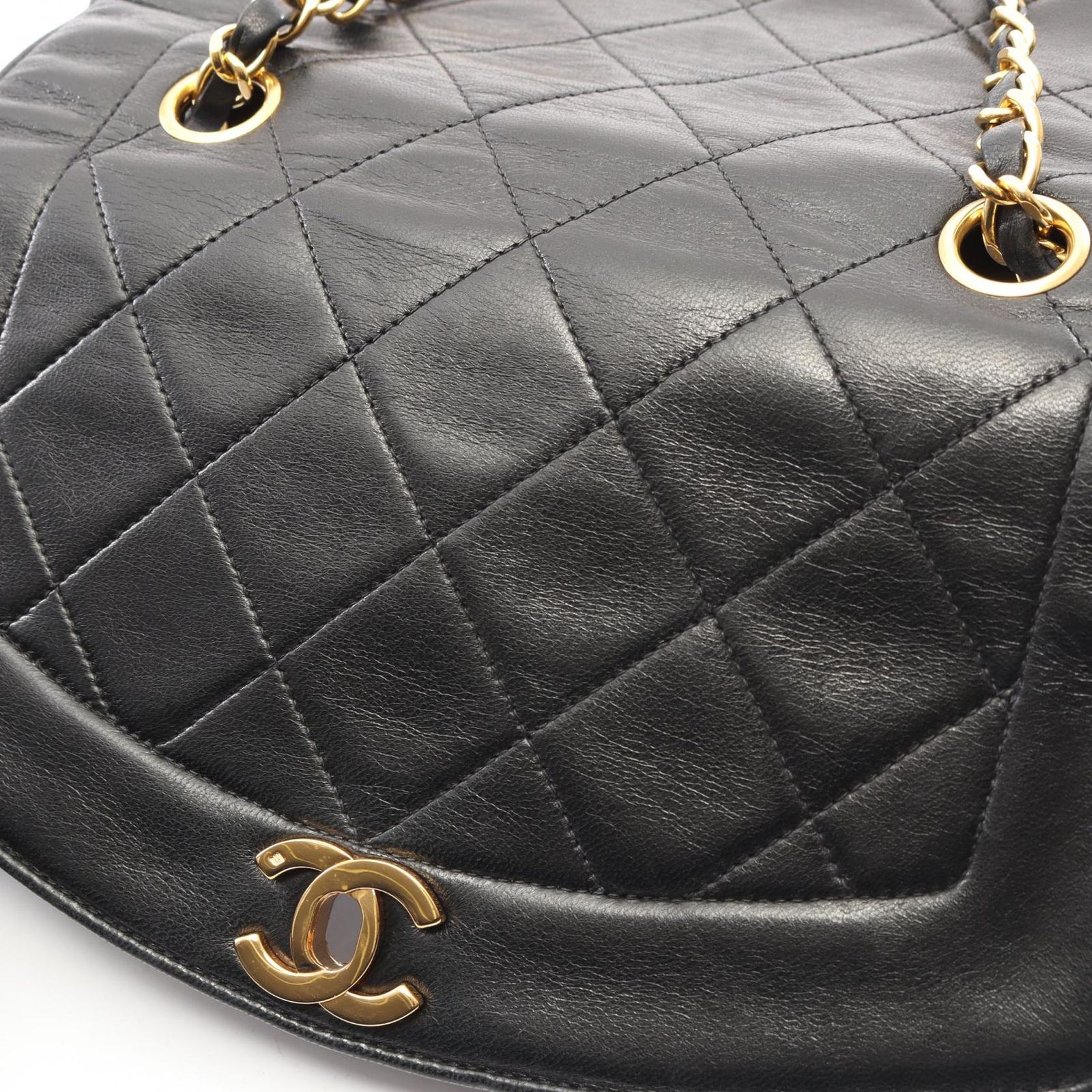 シャネル CHANEL ショルダーバッグ マトラッセ ダイアナフラップ