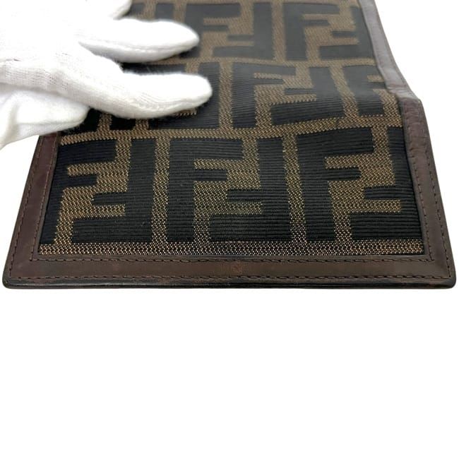 FENDI 三つ折財布 ブラウン フェンディ 三つ折り 財布 カーキ ブラウン ズッカ 2270 30729 - メルカリ