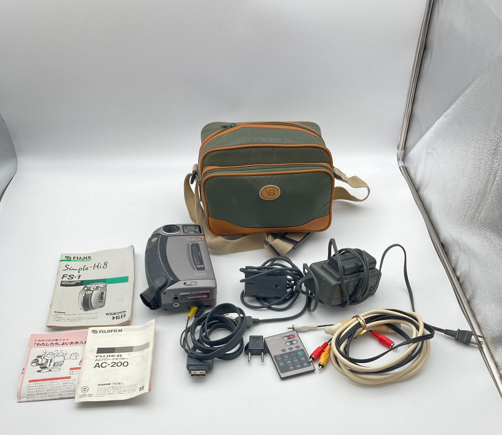 レトロ 富士フイルム8mmビデオカメラ、Simple-Hi8 FS-1 一式 - メルカリ