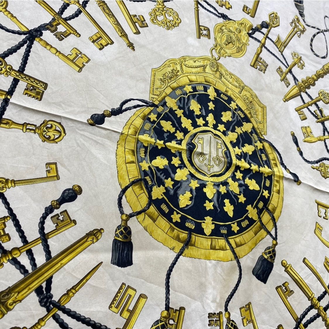 エルメス カレ90 LES CLES シルクスカーフ 鍵柄 ブラック HERMES