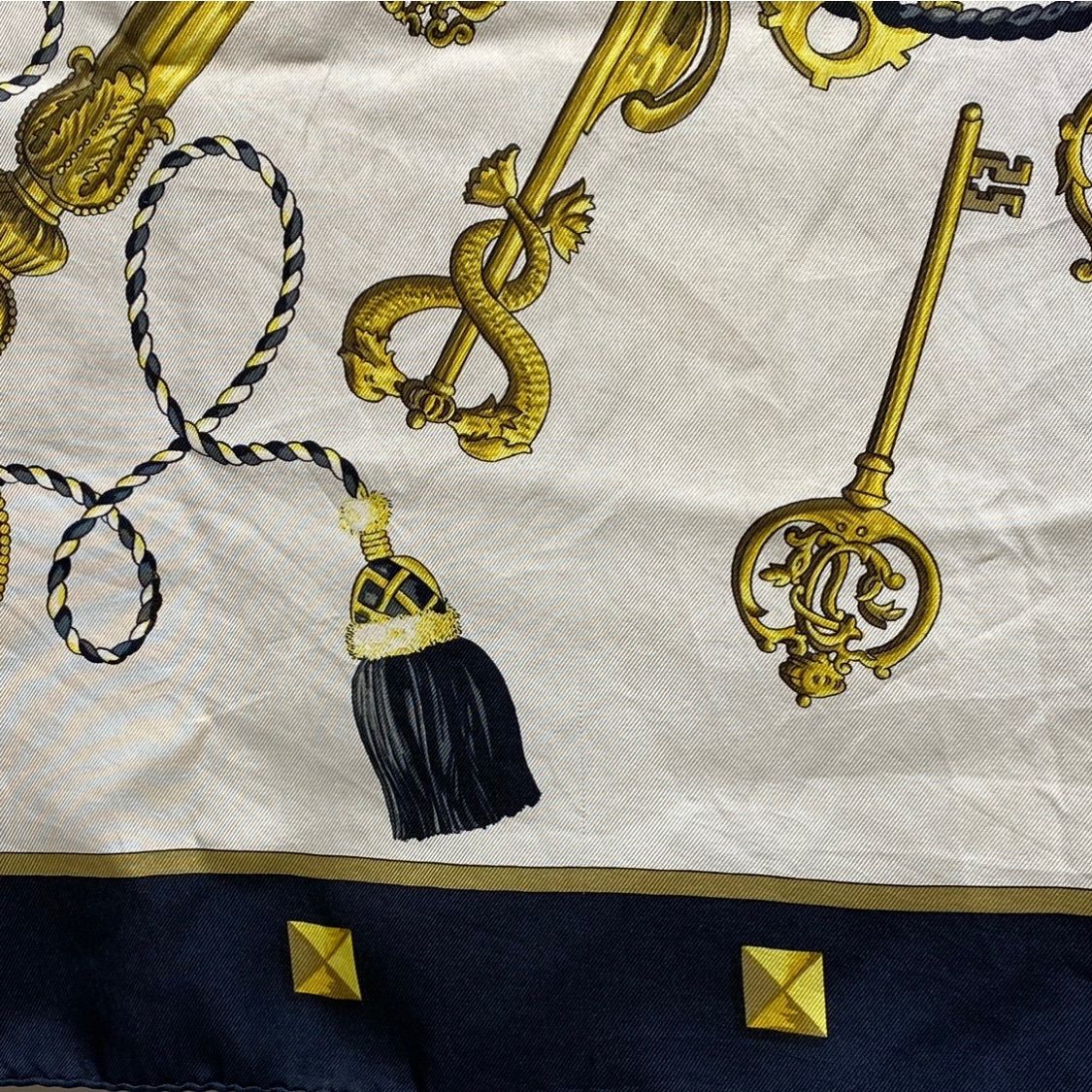 エルメス カレ90 LES CLES シルクスカーフ 鍵柄 ブラック HERMES