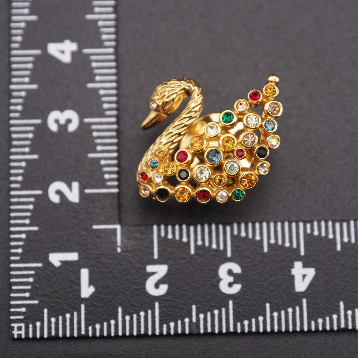 R990 スワロフスキー SWAROVSKI ピンブローチ 白鳥 スワン ロゴ マルチ