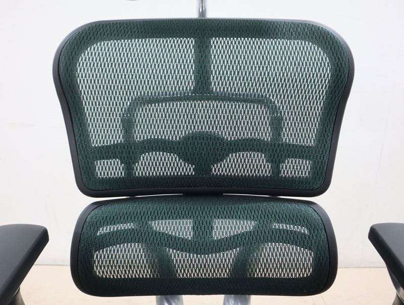 ヘッドレスト付