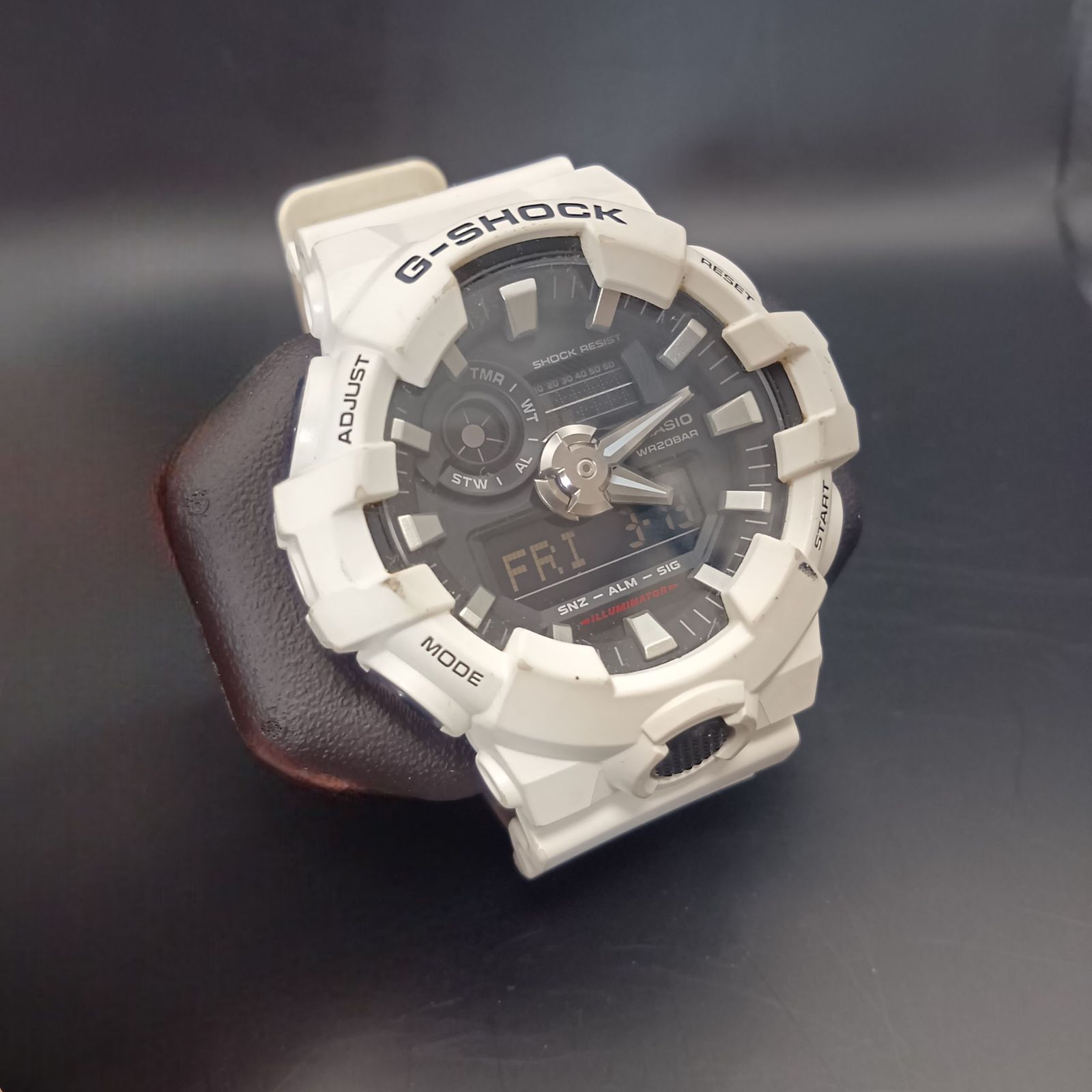 N G-SHOCK ジーショック ホワイト GA-700 CASIO 稼働品 - メルカリ
