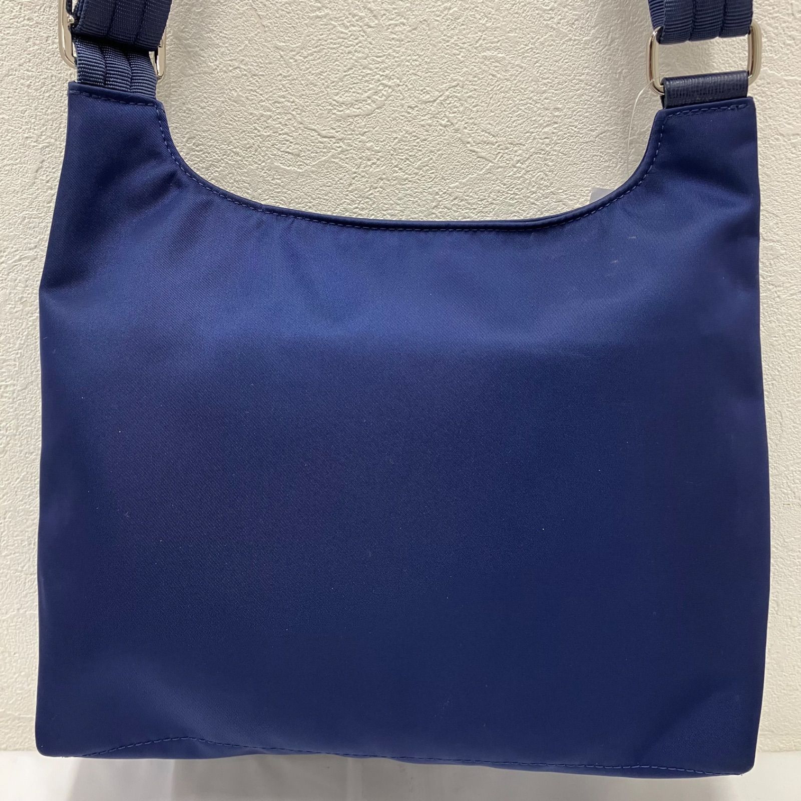 630 LONGCHAMP ロンシャン ショルダーバッグ 斜めがけ 紐調節可能 ルプ 