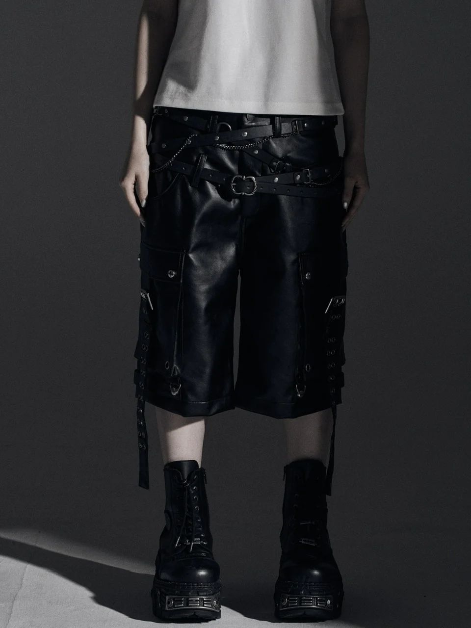 即購入⭕️ 値下げ⭕ Rosen Kreuz ハーフパンツ 新品【Rosen Kreuz】DOUBLE WAIST LEATHER SHORT PANTS - メルカリ