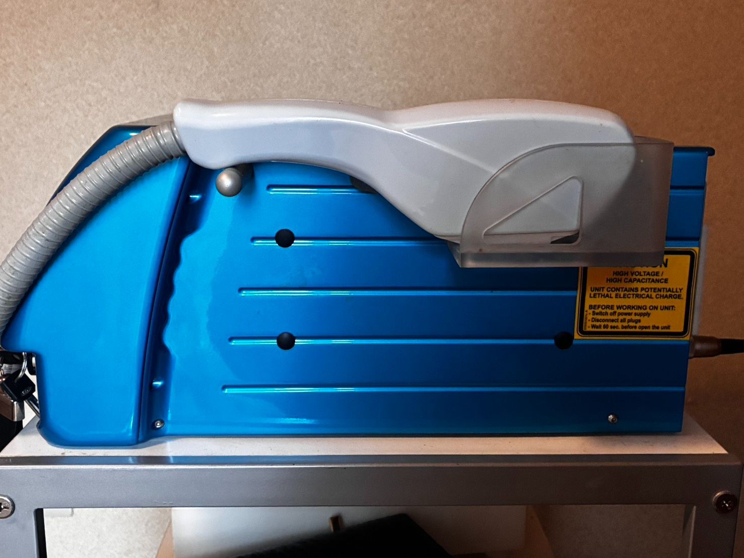 業務用］イタリア・DEKA社IPL脱毛機（中古）☆メンテナンスや消耗品