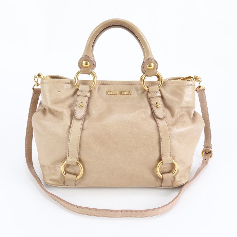 新品*ミュウミュウ 2wayバック ショルダーバック ブラック 美品 新品*ミュウミュウ 2wayバック ショルダーバック ブラック 美品