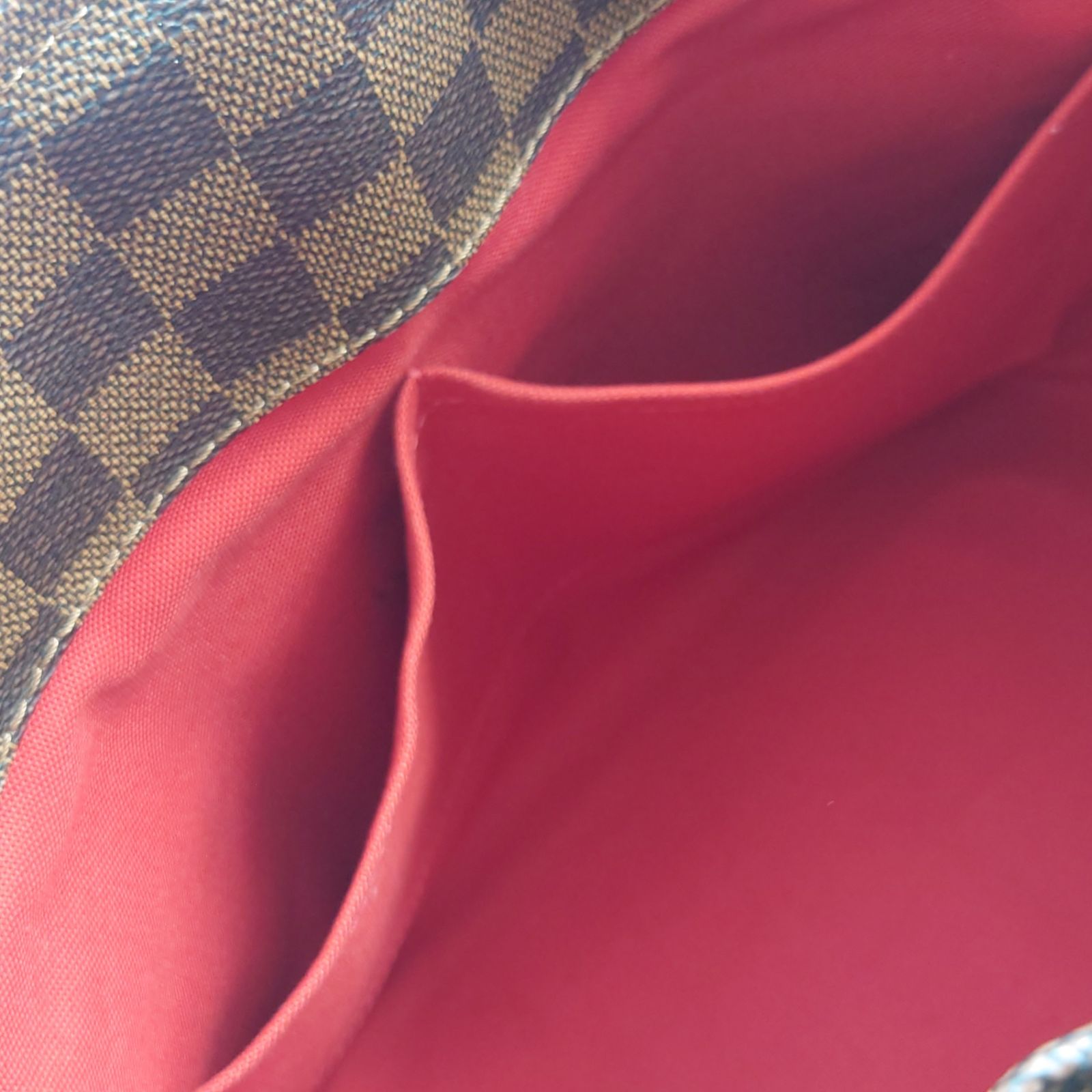 ルイヴィトン Louis Vuitton LV カバ・ローズベリー 2WAYバッグ ダミエ エベヌ ハンドバッグ ショルダー 肩掛け 斜め掛け 自立 華やか おしゃれ エレガント 機能的 上品 上質 高級感 ブラウン ゴールド レッド レザー N41177 レディース 【中古 B品】☆送料無料☆ 当店通常価格134800円 ルイヴィトン Louis Vuitton LV カバ・ローズベリー 2WAY ダミエ