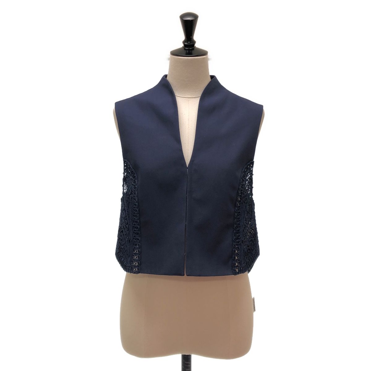 【美品】 Mame Kurogouchi / マメクロゴウチ | 2024SS | Cording Embroidery Detail Cotton Vest / エンブロイダリー バックオープン ベスト | 3 | ネイビー | レディース