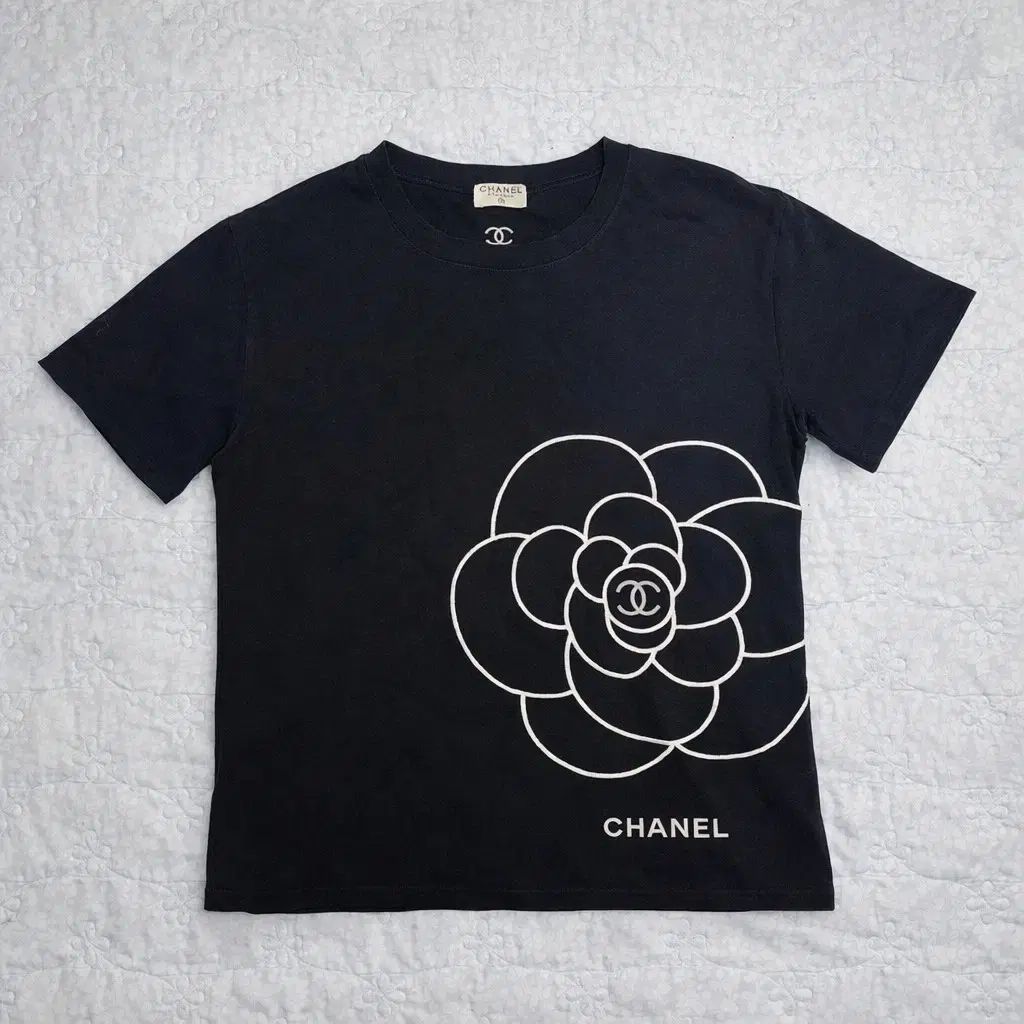 シャネル カメリア ビックロゴ 半袖Tシャツ ネイビー レディース シャネル カメリア ビックロゴ 半袖Tシャツ ネイビー レディース