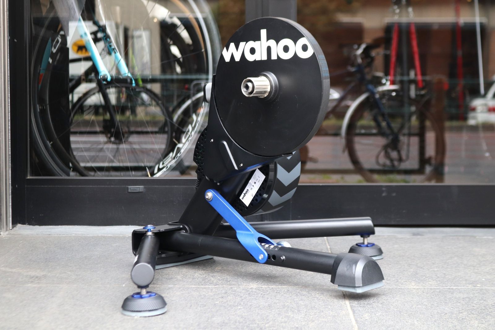 ワフー WAHOO キッカー KICKR V6 ダイレクトドライブ スマートトレーナー ローラー台 【東京南麻布店】
