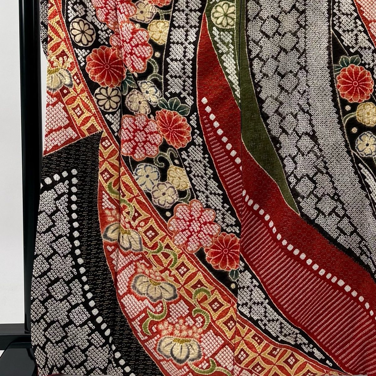 振袖 身丈168cm 裄丈70cm 正絹 秀品 【中古】 振袖 身丈168cm 裄丈64.5cm M 袷 菊唐草 七宝文 絞り 金彩 朱色 正絹
