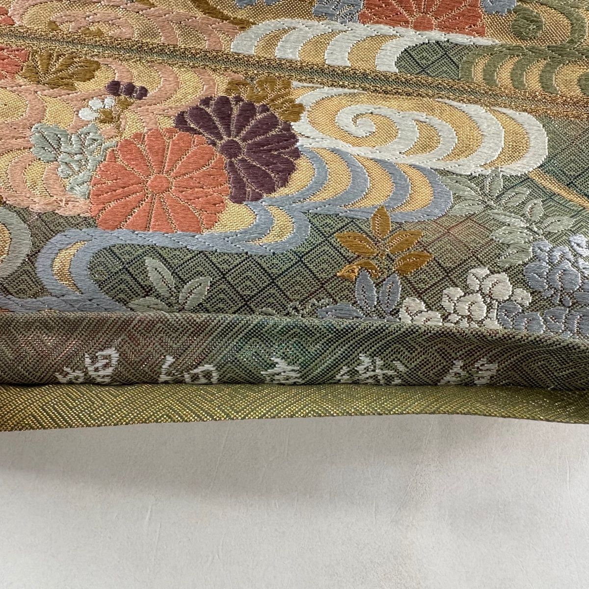 美品】 袋帯 秀品 螺鈿唐織錦 関西仕立て 菊 流水 唐織 箔 灰緑 六通 
