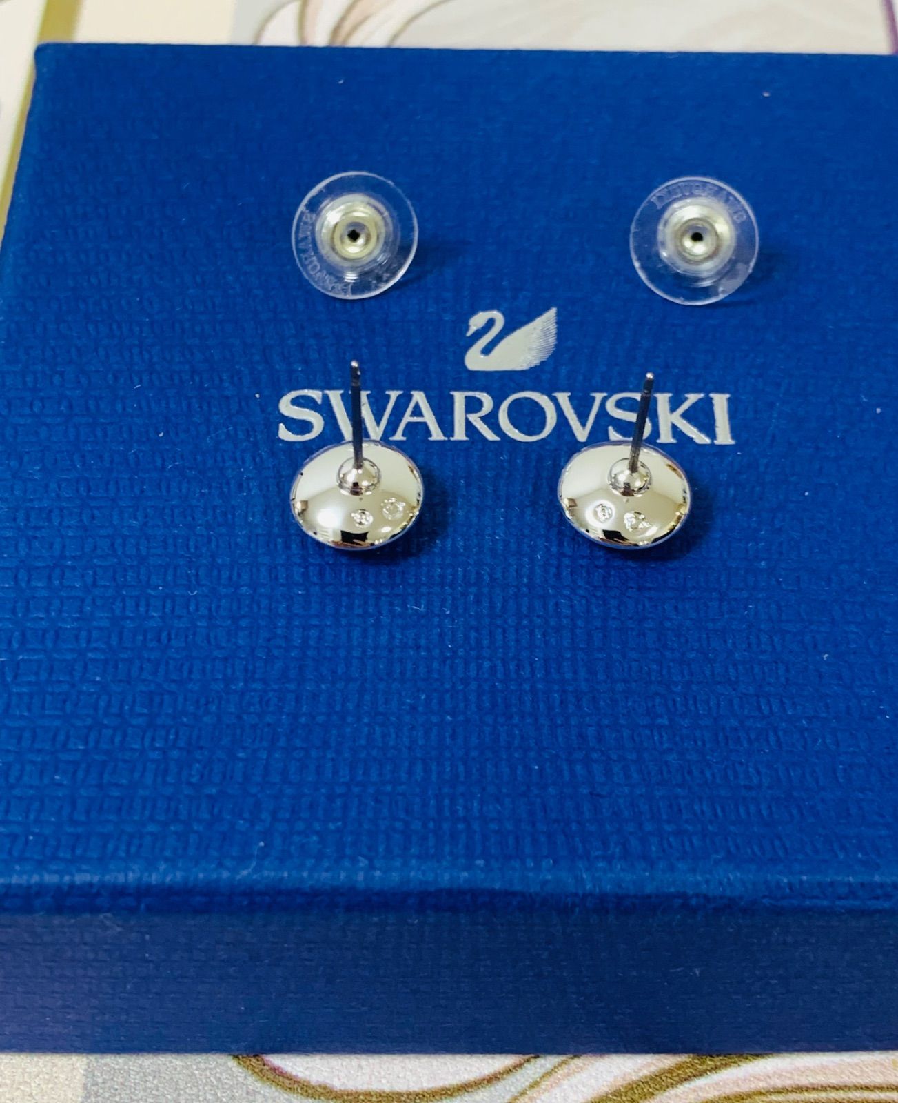 スワロフスキー Swarovski Una Angelic スタッドピアス - メルカリ