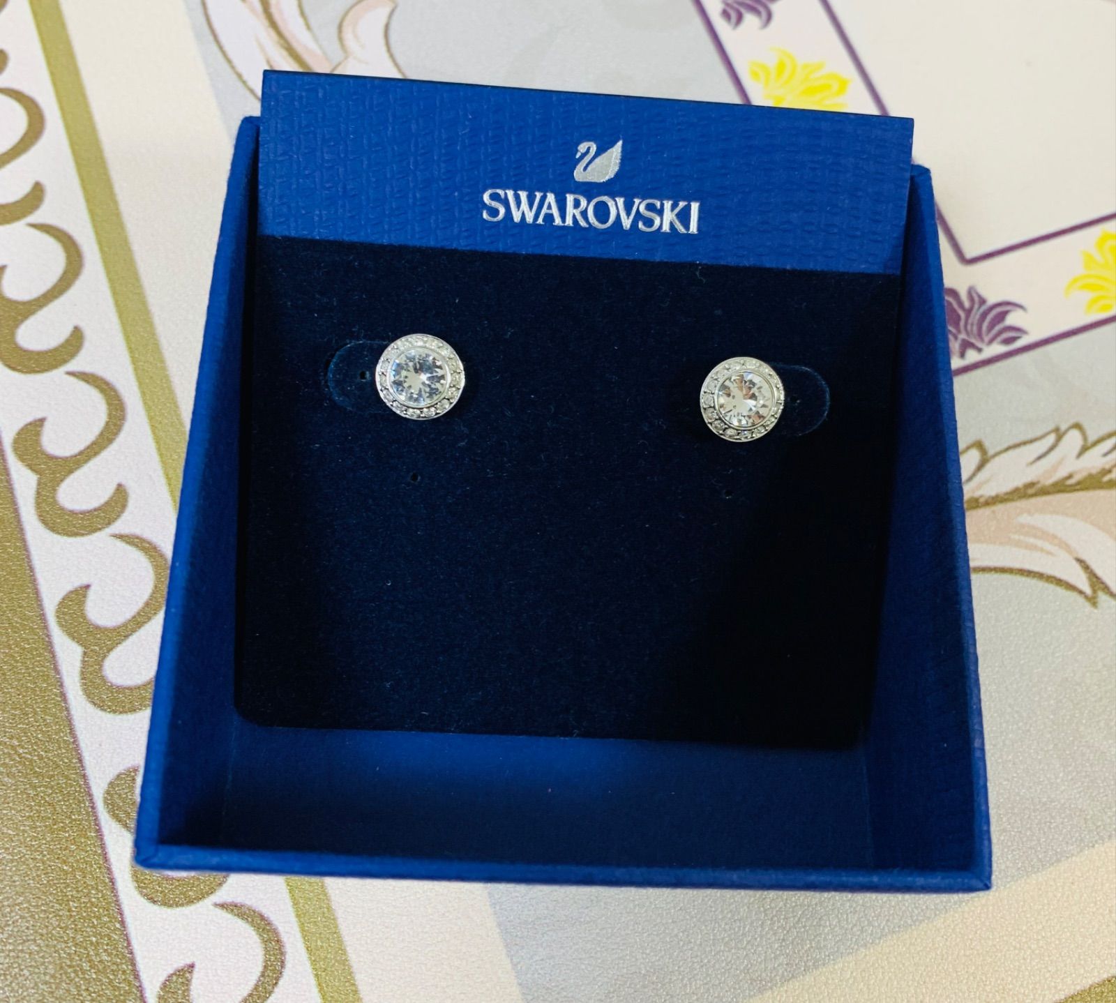 スワロフスキー Swarovski Una Angelic スタッドピアス - メルカリ