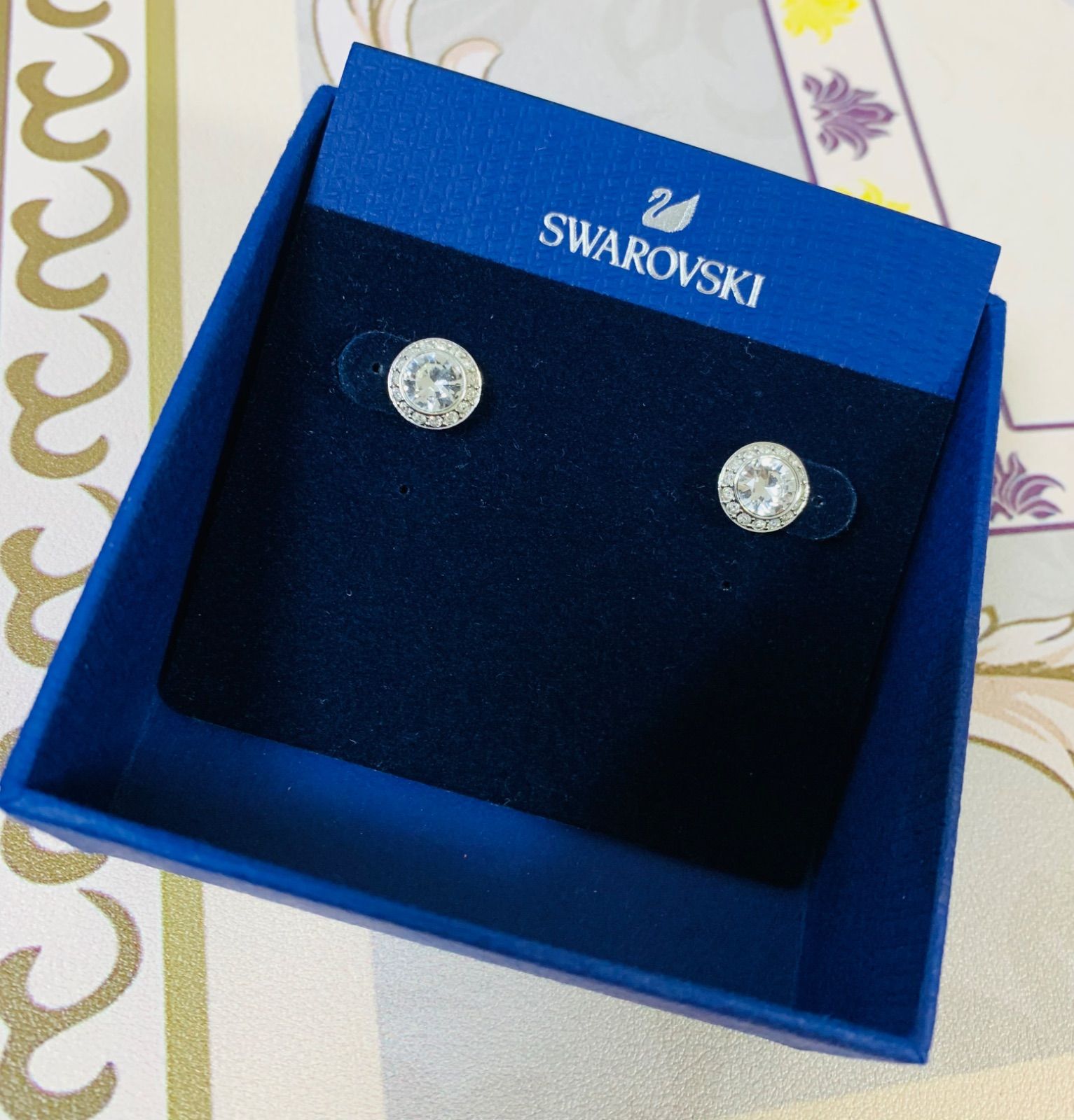 スワロフスキー Swarovski Una Angelic スタッドピアス - メルカリ