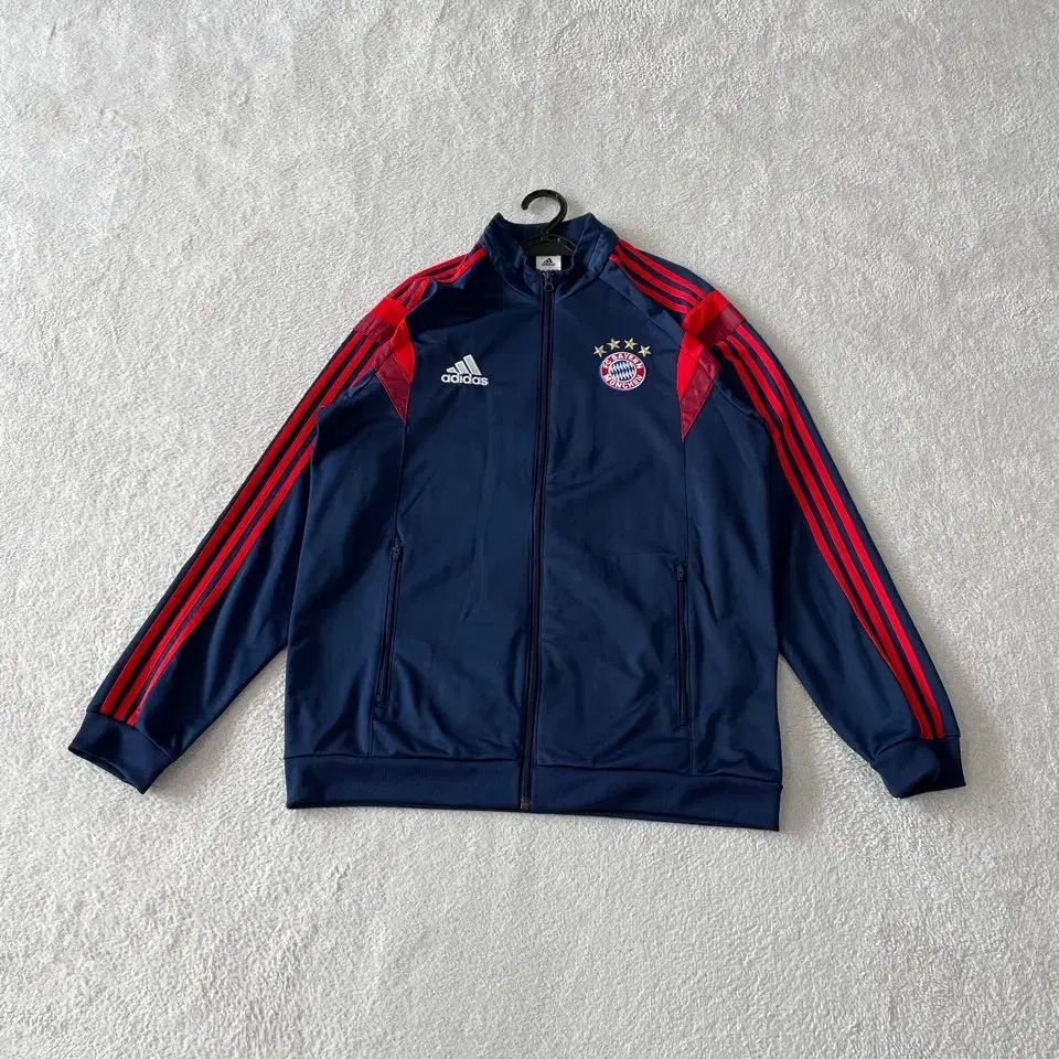 adidas バイエルンミュンヘン トラックジャージ adidas バイエルン