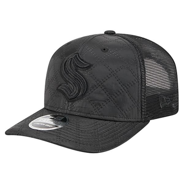 【送料無料】 ニューエラ メンズ 帽子 アクセサリー Mens New Era Black Seattle Kraken Quilted Nylon 9SEVENTY Adjustable Trucker Hat Black