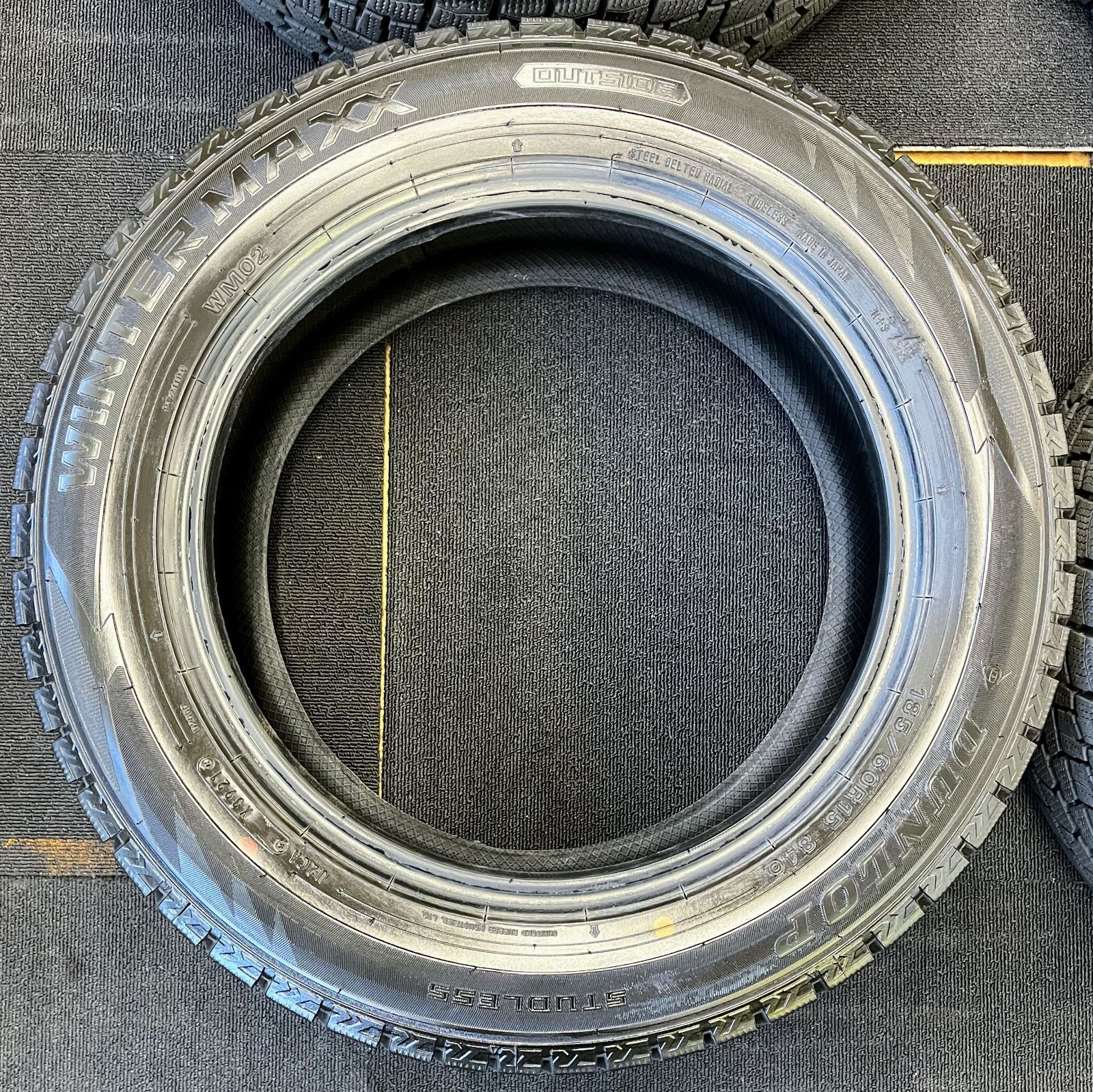 送料無料】【185/60R15】中古 スタッドレスタイヤ 4本セット DUNLOP 