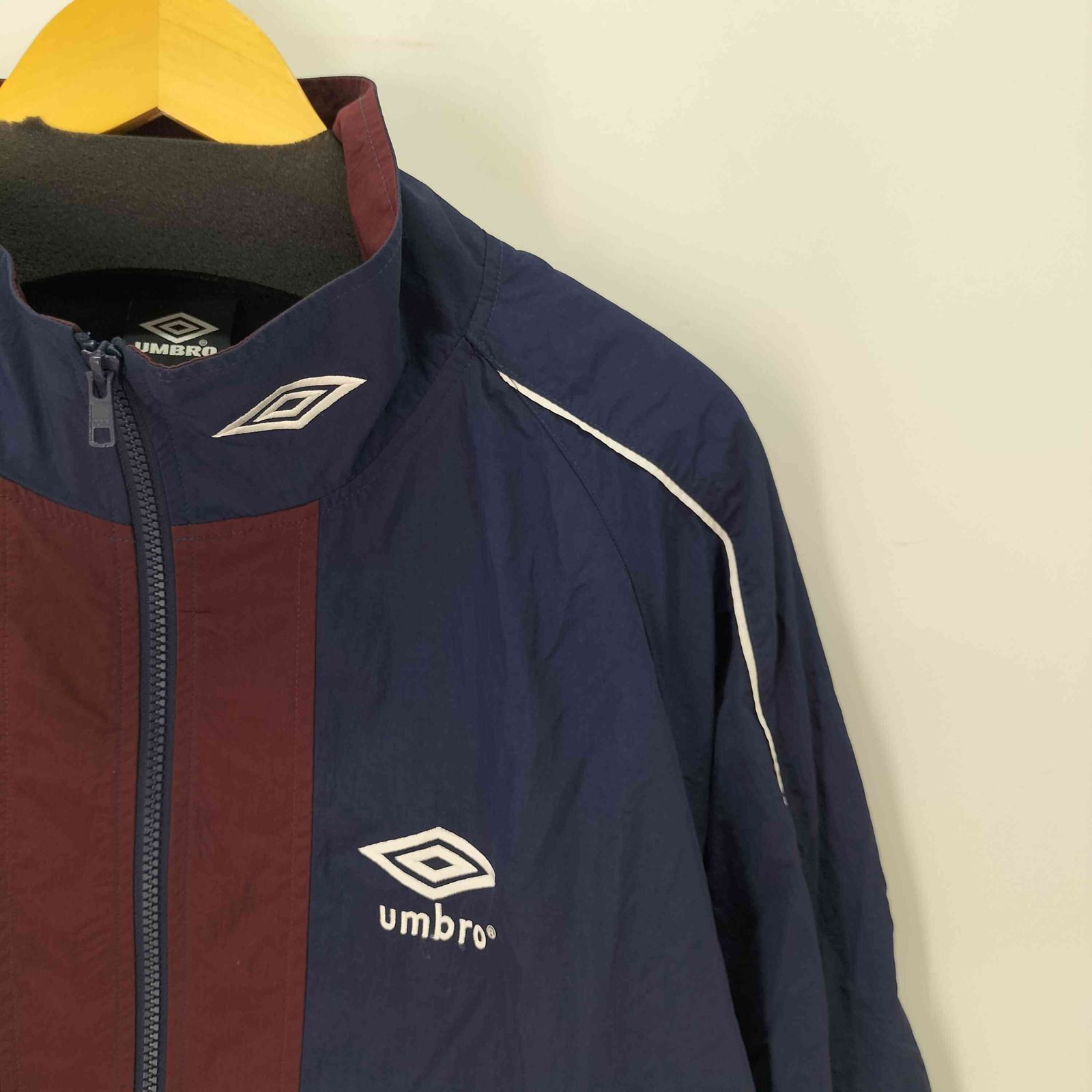 アンブロ UMBRO 別注 ロゴエンブロイダリー ナイロン トラック 