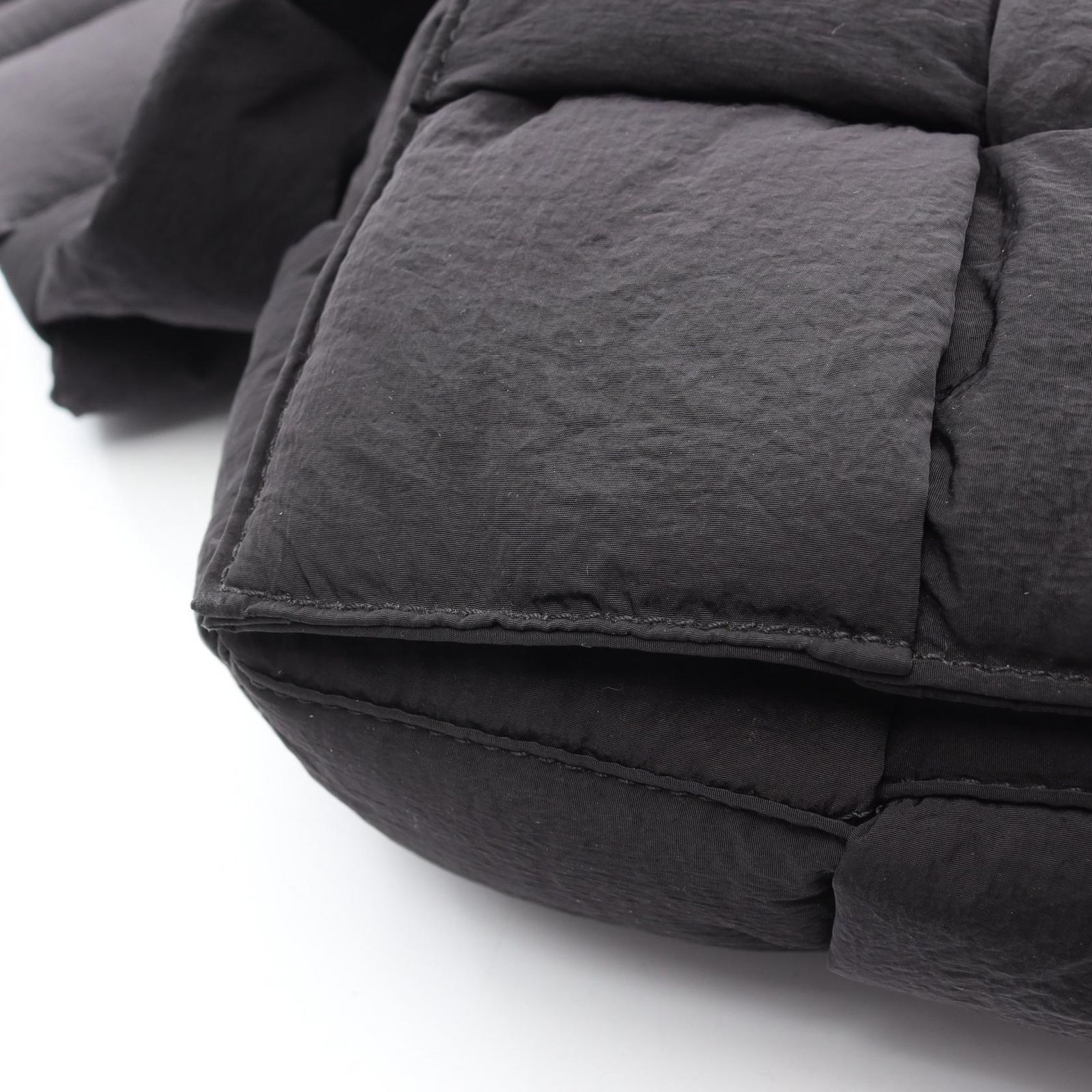 BOTTEGA VENETA マキシ パデッド テック カセット 黒 Bottega Veneta 