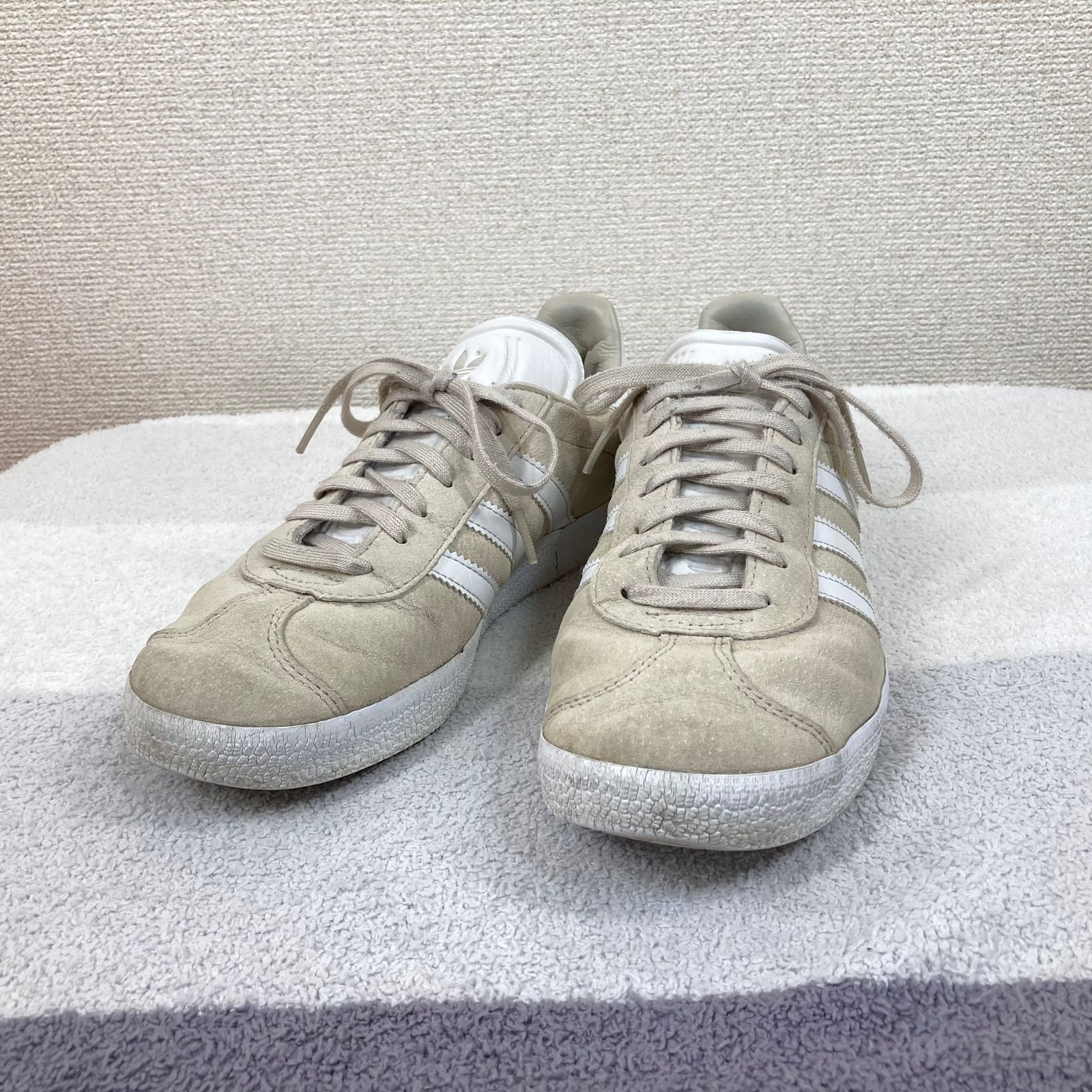 adidas gazelleグレー スエード カジュアルシューズ アディダス 