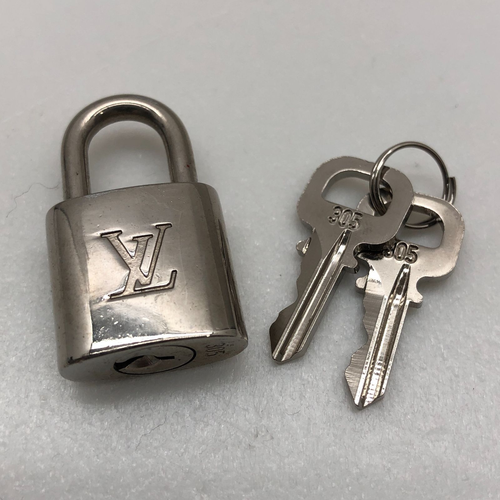 LOUIS VUITTON ルイヴィトン 南京錠 鍵付き シルバー SGAW26-0872 