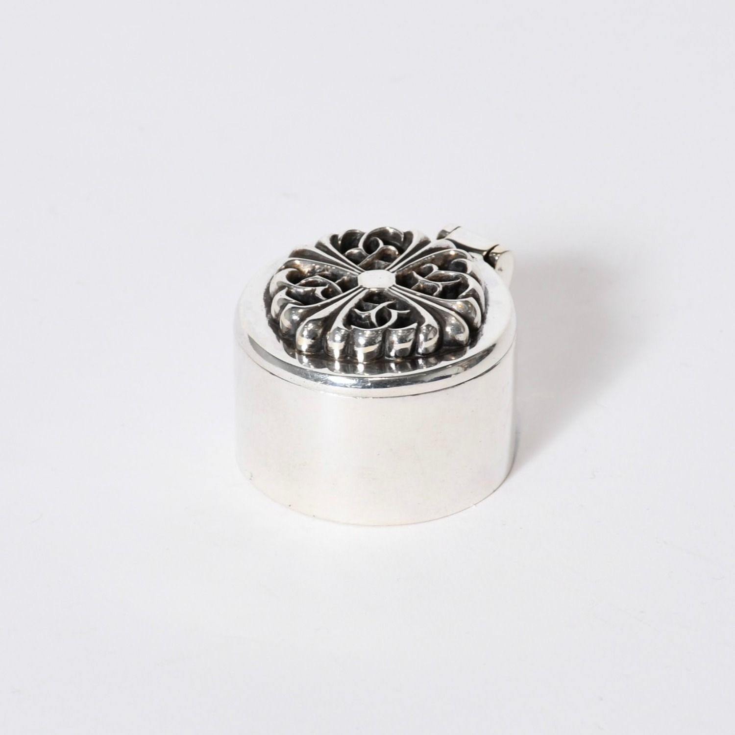 CHROME HEARTS クロムハーツ | ジョジョ V2 スター 3 チャーム ピアス 