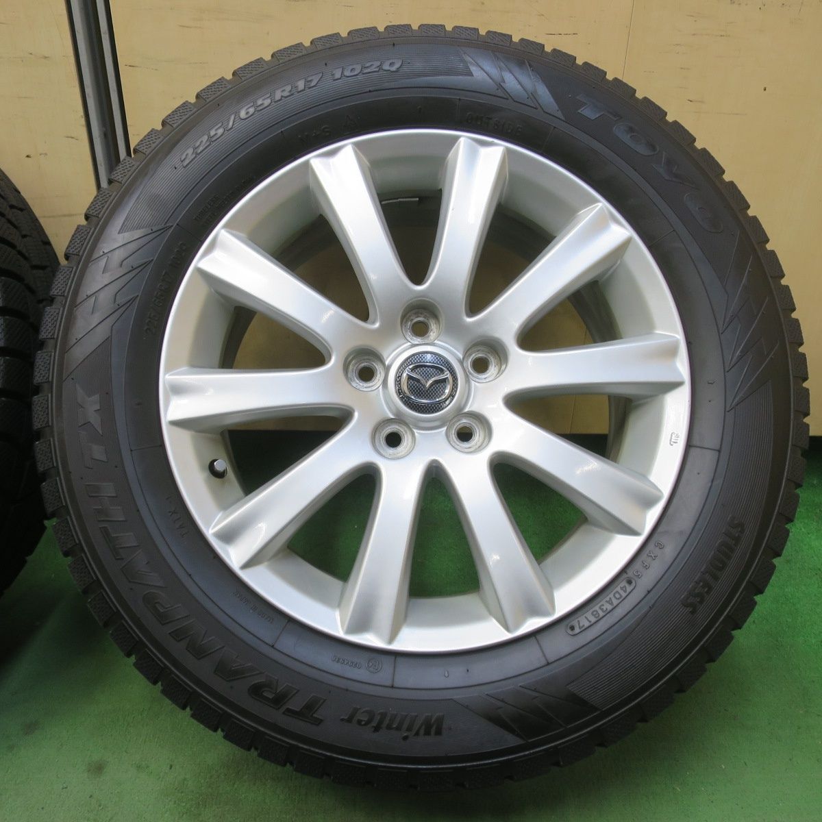 バリ溝！キレイ！9分☆マツダ MPV 純正 225/65R17 スタッドレス 