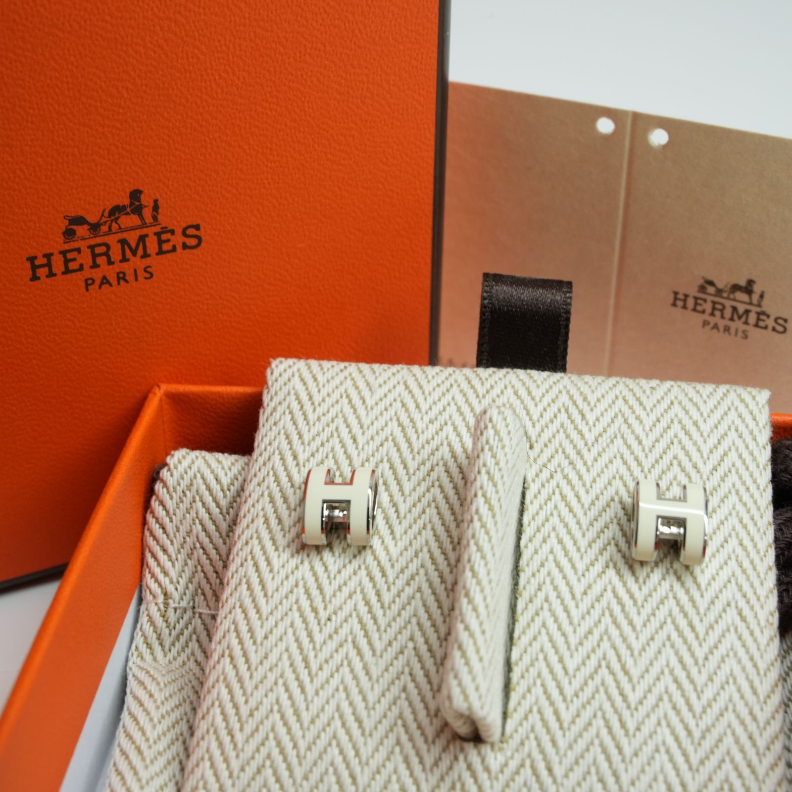 f001 新品 エルメス HERMES ミニ・ポップH ピアス ホワイト f001 新品 エルメス HERMES ミニ・ポップH ピアス ホワイト