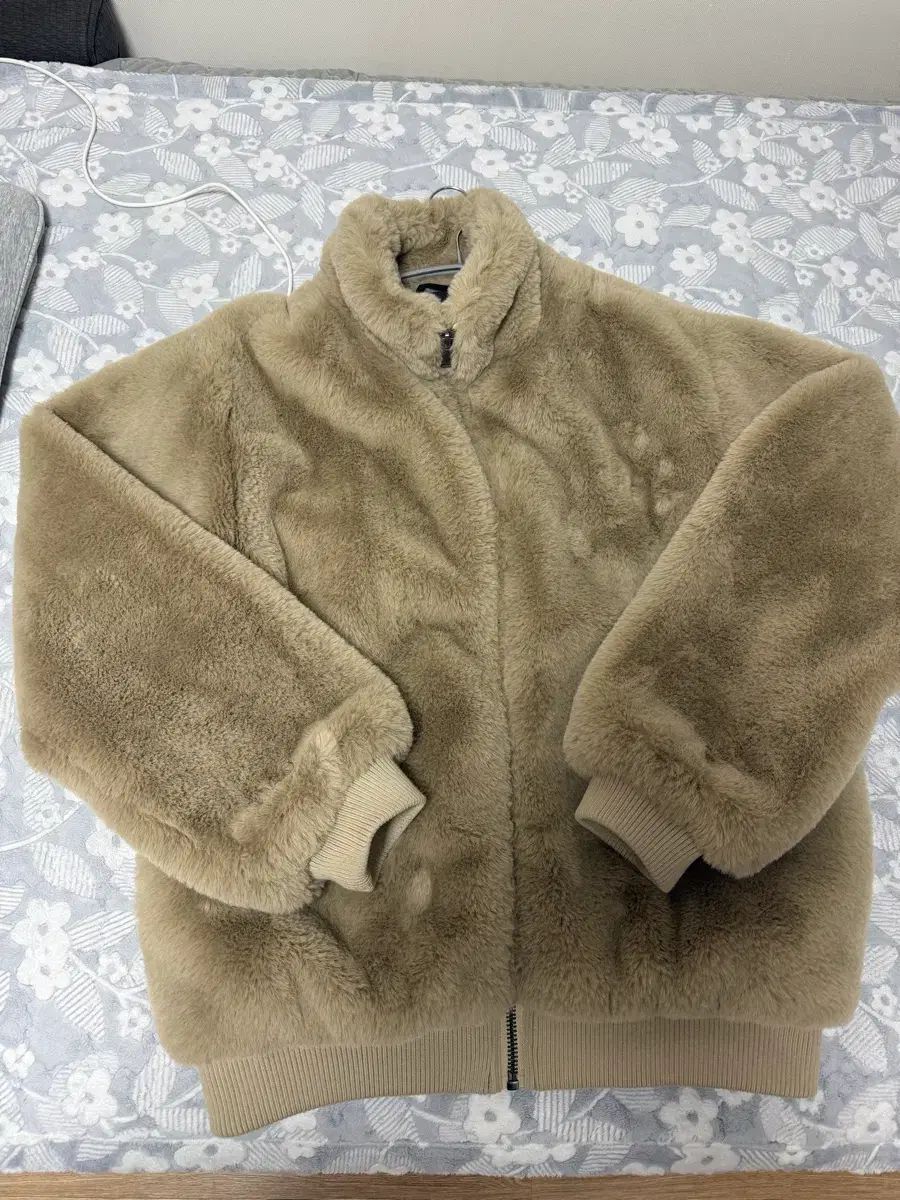 超激得，限定セール ZARA ファー ジャケット XL ベージュ