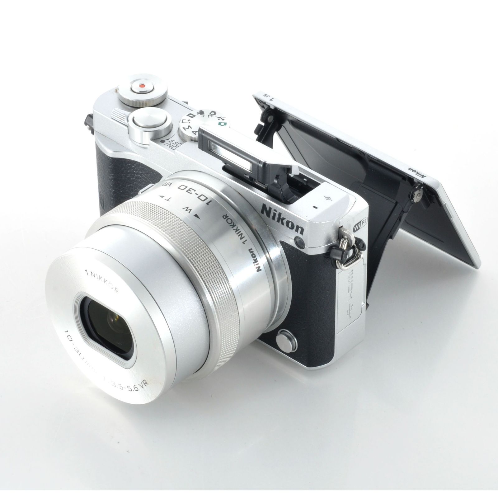 ニコン】Nikon 1 J5 + 1 NIKKOR 10-30mm F3.5-5.6 VR ミラーレスカメラ 
