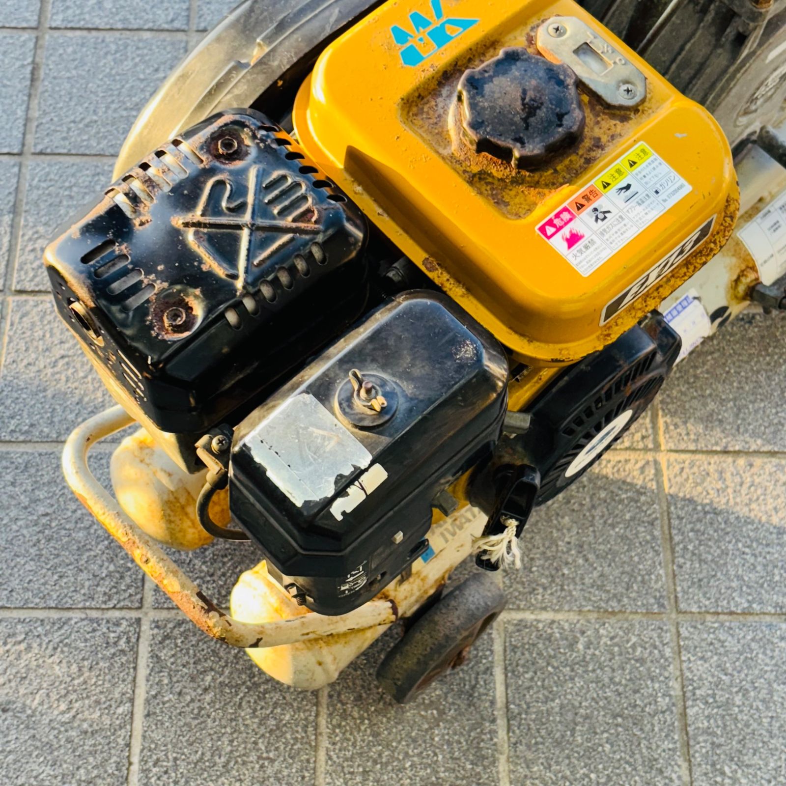 引取限定・ジャンク】アネスト岩田 PLUE15B-10 エンジンコンプレッサー 