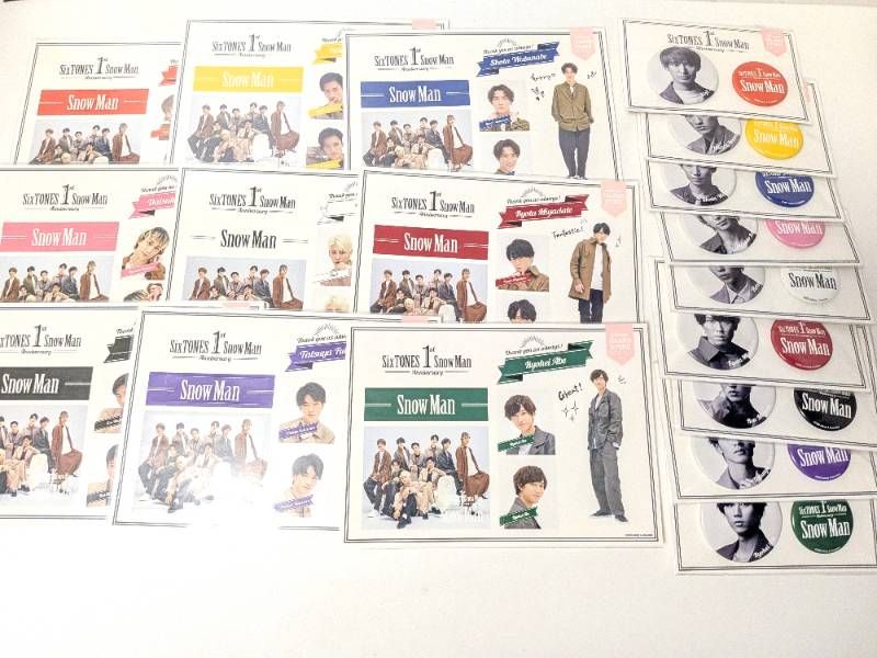 新品未開封 Snow Man 1st Anniversary 缶バッジセット & ステッカー 全種 各9点 計18点セット　岩本照/宮舘涼太/深澤辰哉/渡辺翔太/佐久間大介/阿部亮平/目黒蓮/ラウール/向井康二