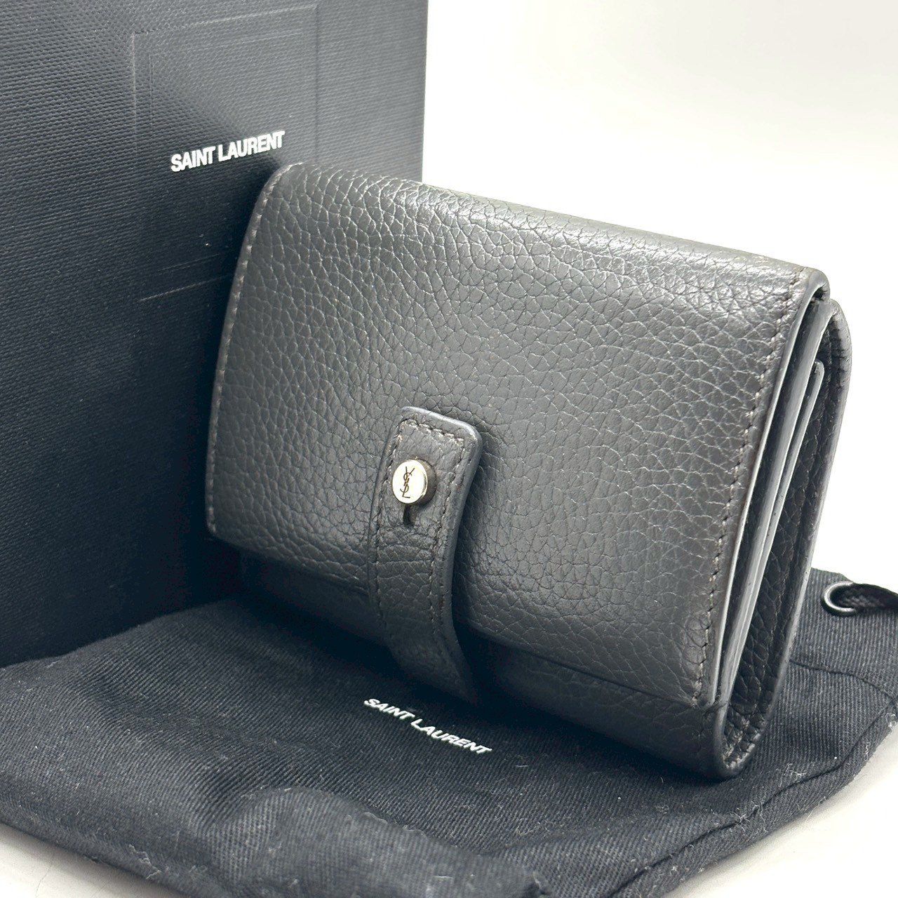 上品を持ち歩く】 SAINT LAURENT 三つ折り財布 サックドジュール 