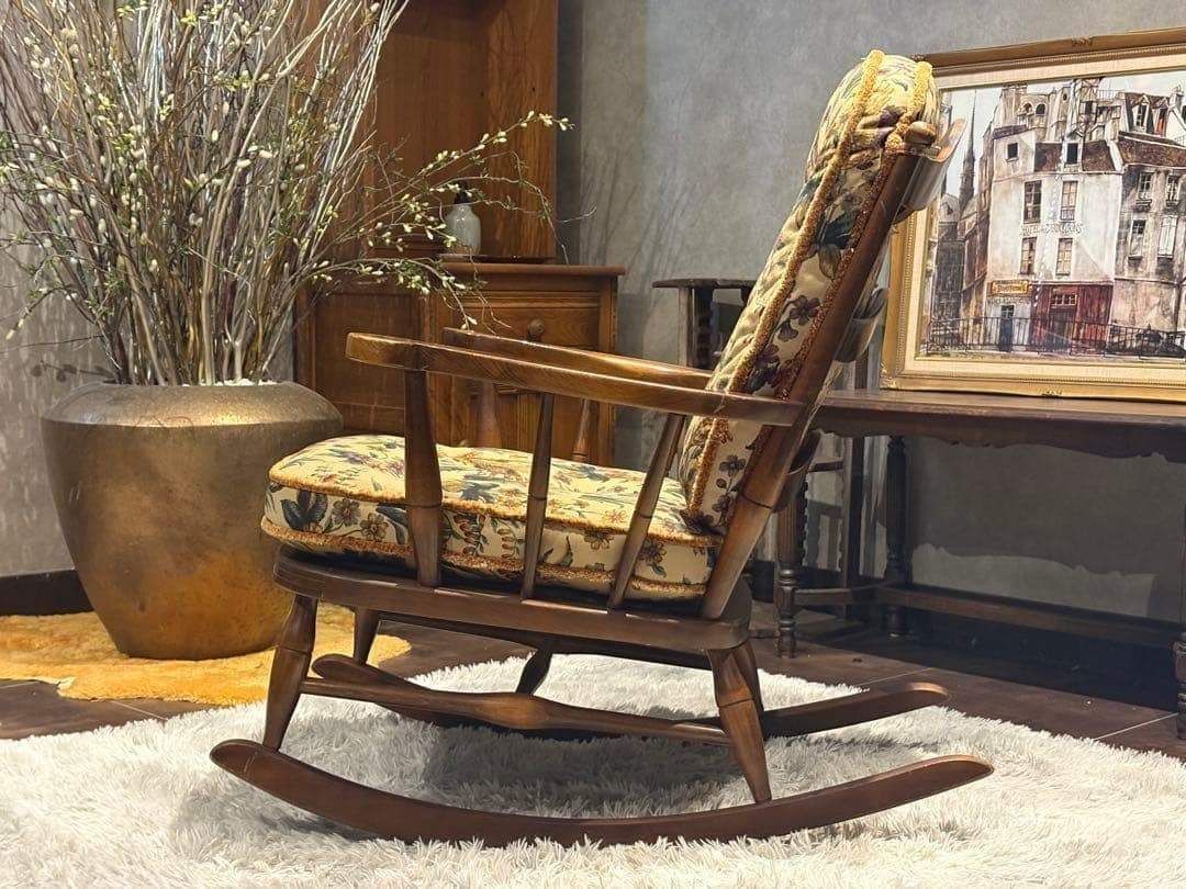大塚家具 ヴィンテージ ロッキングチェア 花柄クッション付 木製 徳島工房 大塚家具 ヴィンテージ ロッキングチェア 花柄クッション付 木製 徳島