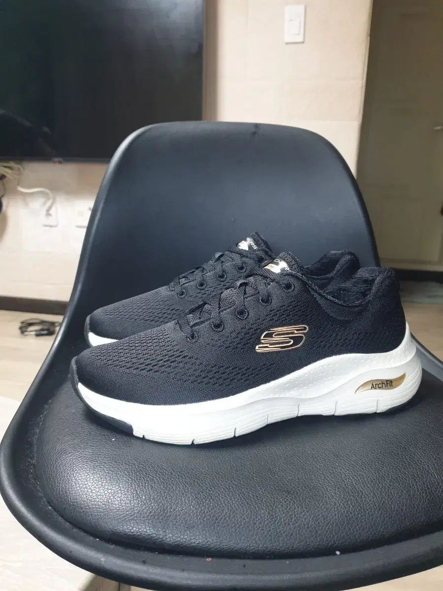 SKECHERS スケッチャーズ アーチフィット ブラック レディース