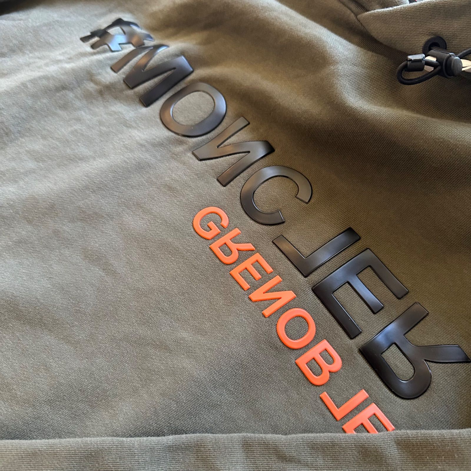 Moncler Grenoble パーカー　Hoodie カーキ