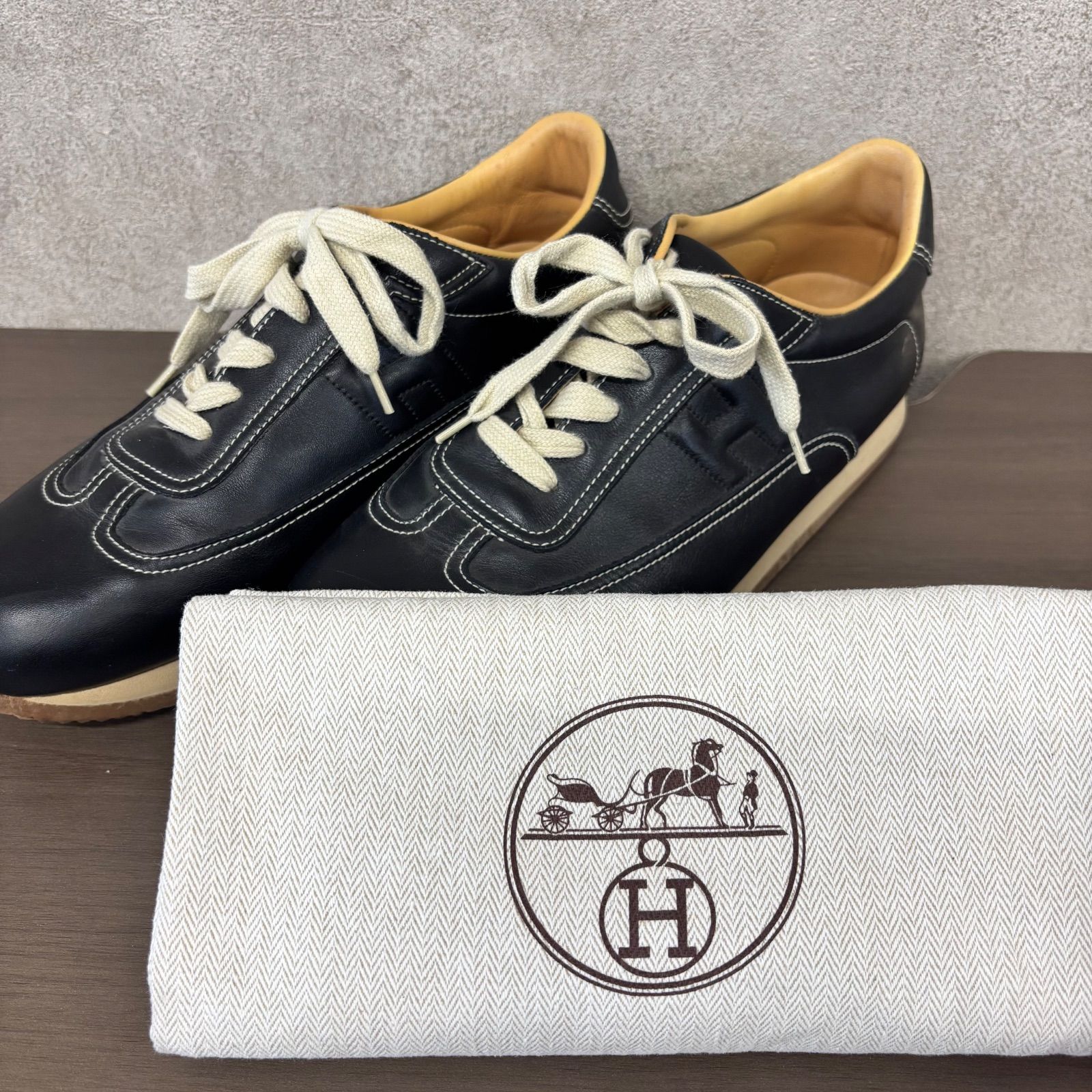 o）HERMES エルメス Hロゴ 黒 レザー スニーカー 42 26.5 - メルカリ
