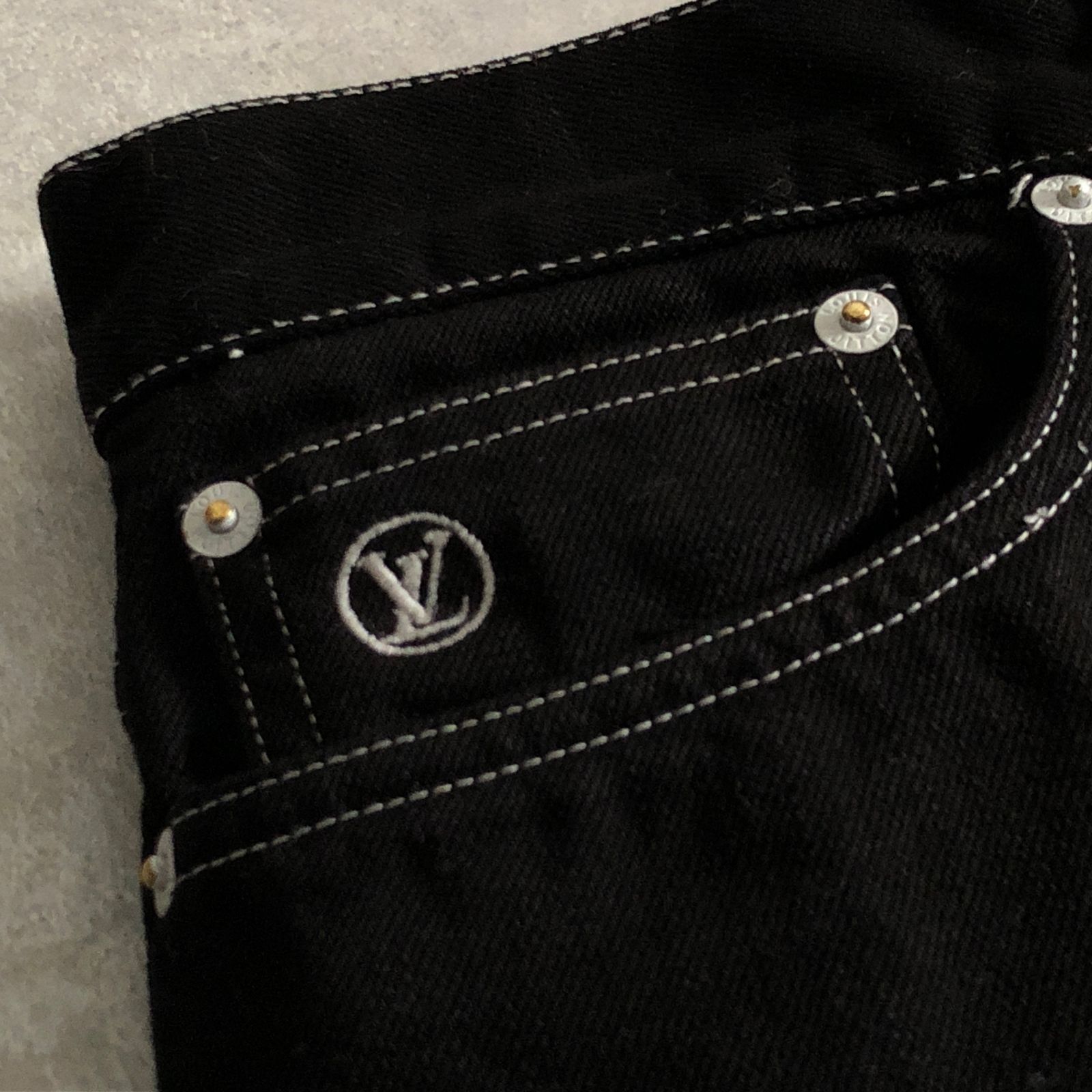 LOUIS VUITTON 日本産ガーメントダイ ブラック デニム パンツ ルイ 
