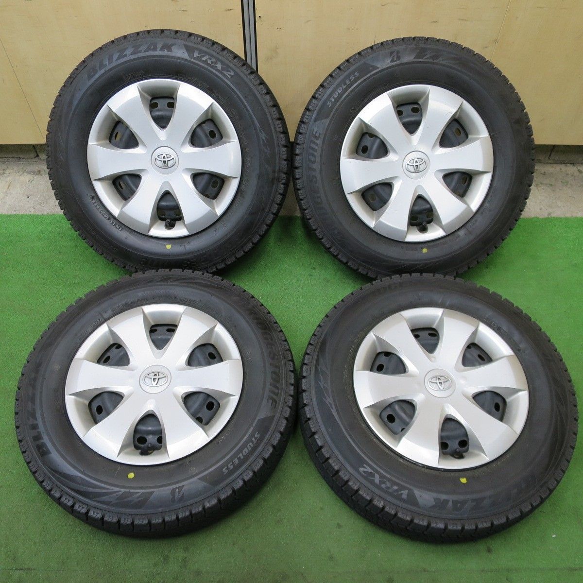バリ溝！キレイ！8.5分☆スタッドレス 155/80R13 ダンロップ 