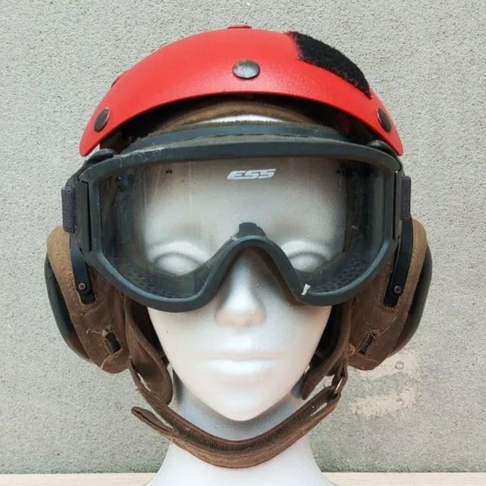 米軍放出品　実物　デッキクルー　ヘルメット 米軍実物】デッキクルーヘルメット - メルカリ