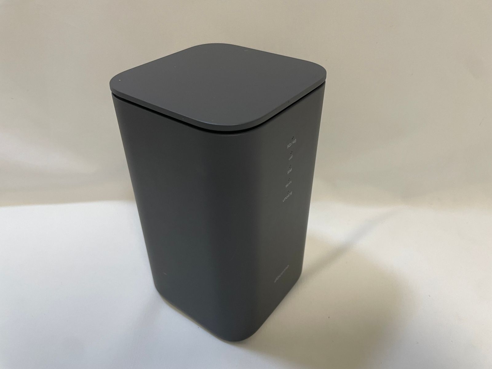 docomo home 5G HR02 ダークグレー 中古美品 - メルカリ