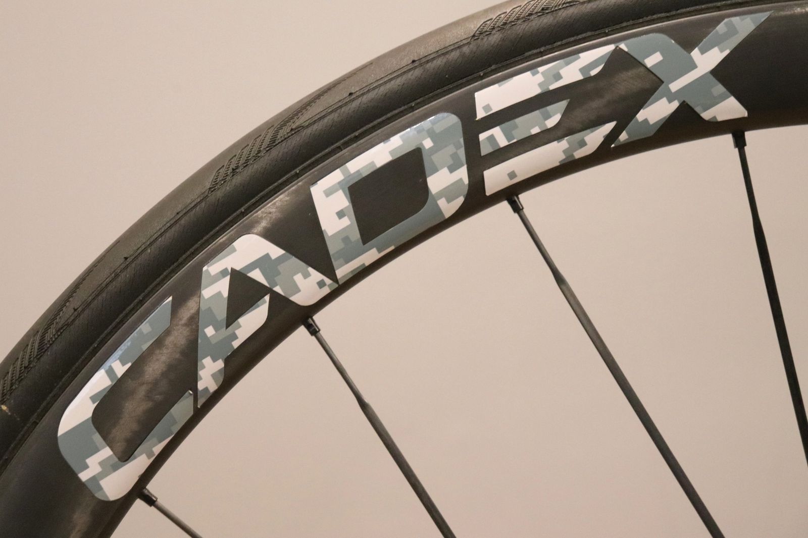 訳アリ カデックス CADEX 36 DISC TUBELESS カーボン チューブレス