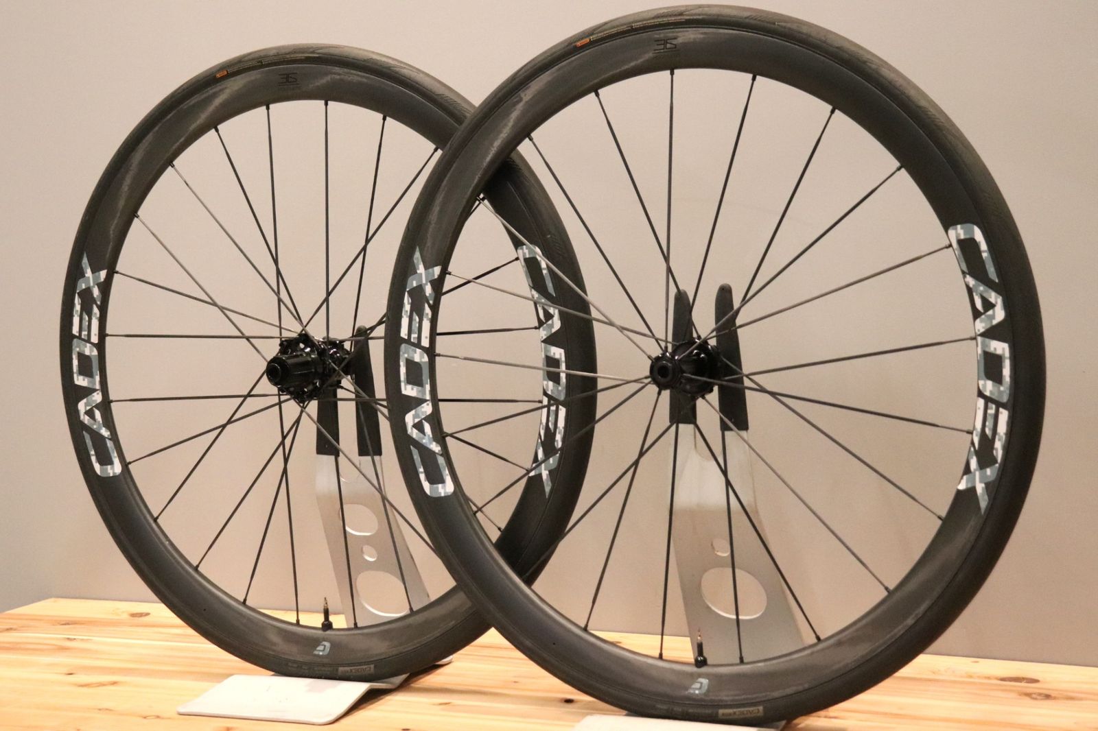 CADEX 36 ディスク チューブレス シマノ カーボンホイール 11/12t 訳アリ カデックス CADEX 36 DISC TUBELESS カーボン チューブレス