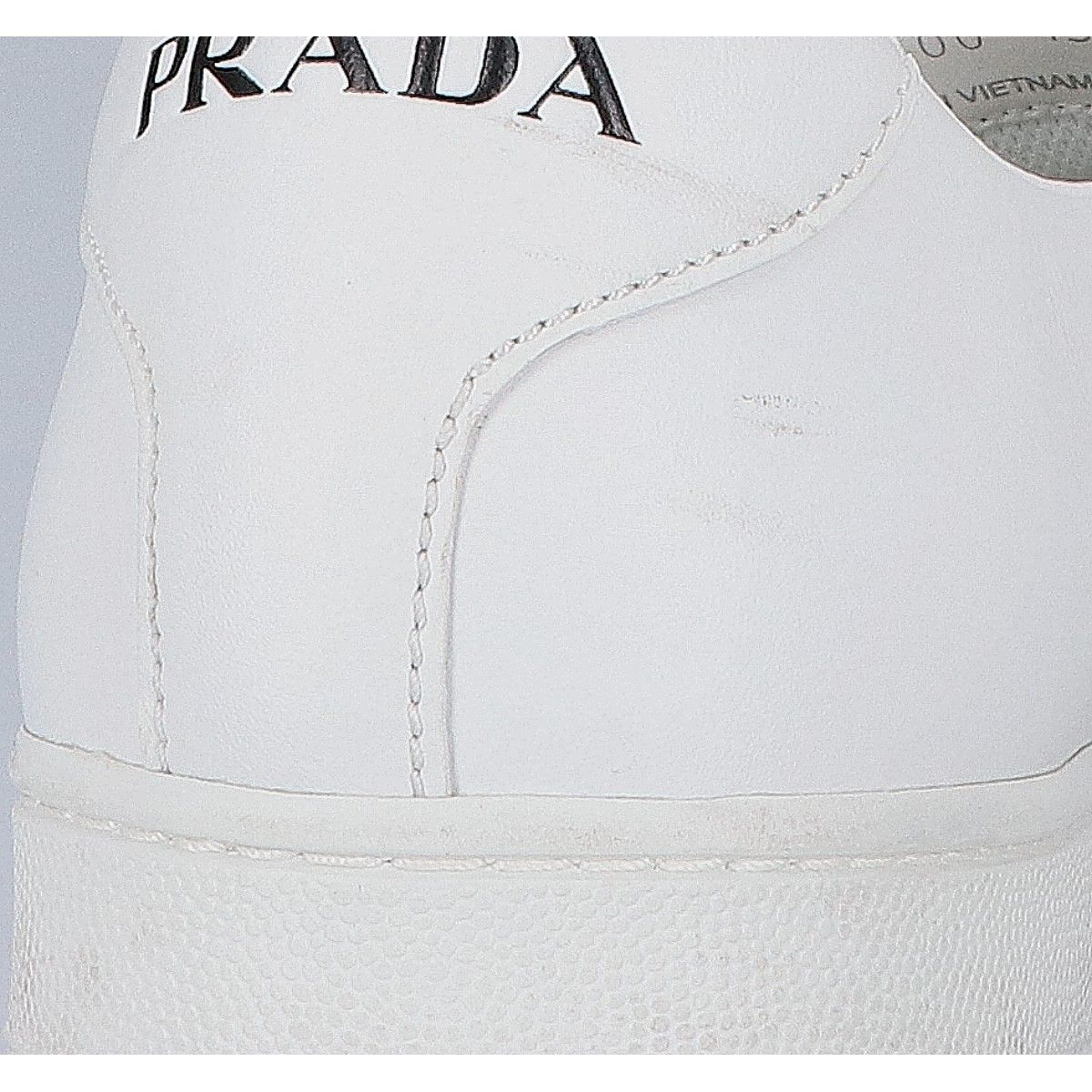 PRADA プラダ 2EG400 ﾎﾜｲﾄ ﾚｻﾞｰ ﾛｺﾞｽﾆｰｶｰ 42 - メルカリ